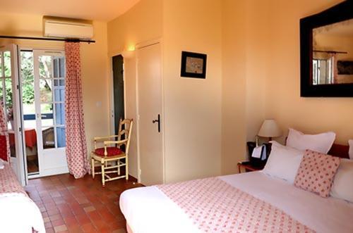 Auberge Des Glycines Porquerolles Buitenkant foto